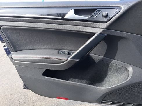 Used 2017 Volkswagen GTI SE image 27