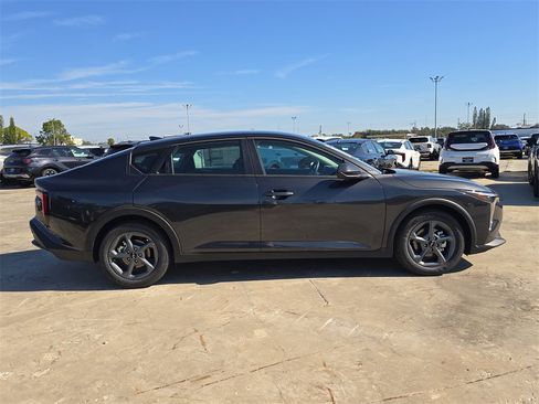 New 2025 Kia K4 LXS image 9