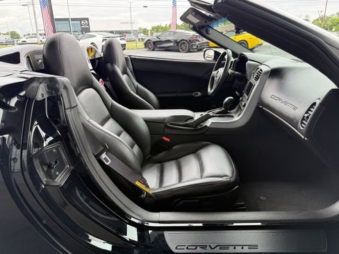 Used 2006 Chevrolet Corvette Convertible w/ 3LT w/ Preferred Equipment Group RWD image 40