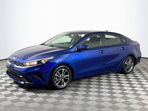Used 2022 Kia Forte LXS w/ LXS Technology Package FWD image 4