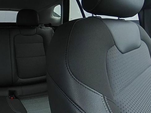 Used 2025 Chevrolet Trax LT w/ LT Convenience Package FWD image 22