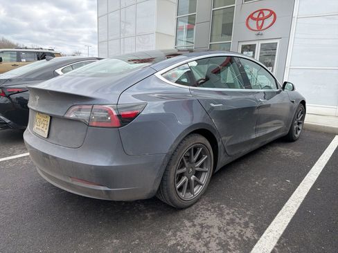 Used 2020 Tesla Model 3 Standard Range Plus image 3
