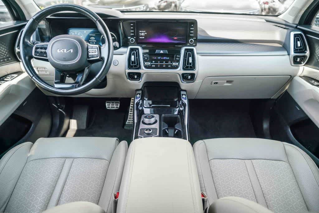 Certified 2022 Kia Sorento SX Prestige w/ Panoramic Sunroof Package AWD/4WD image 11