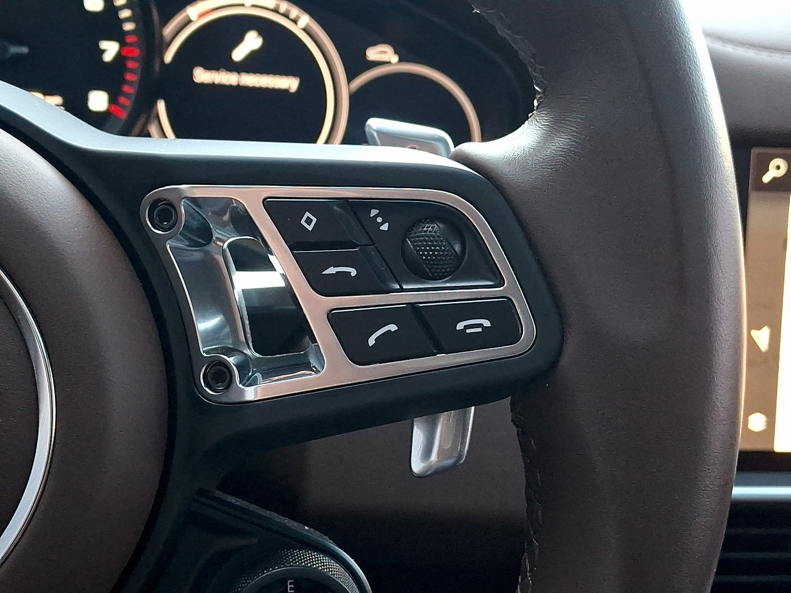 Certified 2023 Porsche Cayenne Turbo S AWD/4WD image 23