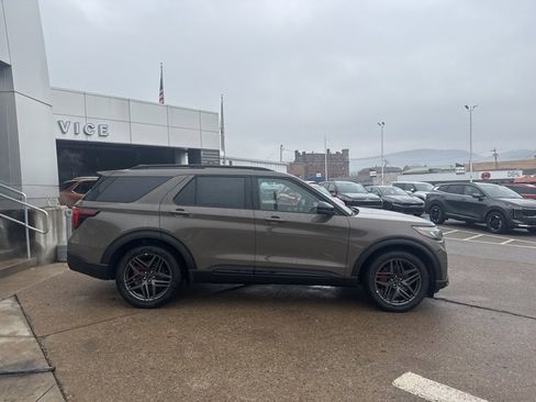 New 2026 Ford Explorer ST w/ Sun And Sound Package image 8