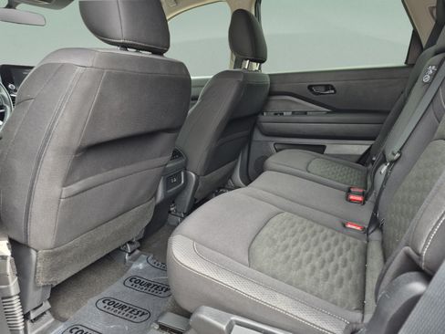 Certified 2025 Nissan Pathfinder SV FWD image 18
