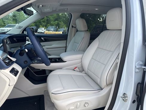 New 2026 Buick Enclave Avenir w/ Super Cruise Package AWD/4WD image 10