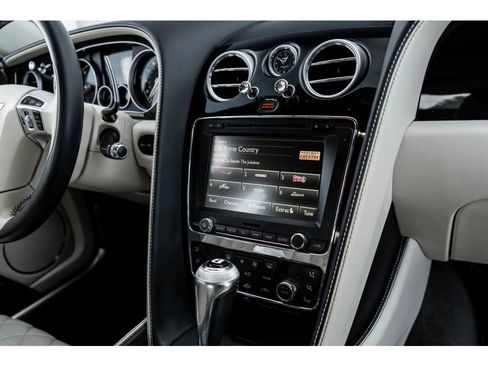 Used 2018 Bentley Flying Spur V8 image 45