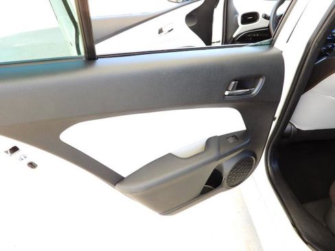 Used 2019 Toyota Prius L Eco image 27