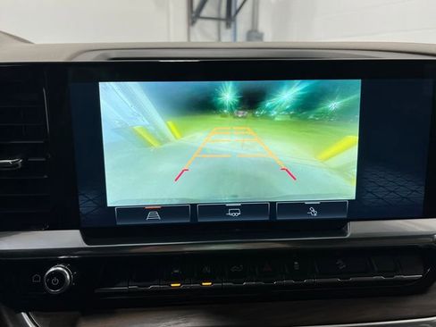 Certified 2022 GMC Sierra 1500 SLT w/ SLT Premium Package image 15