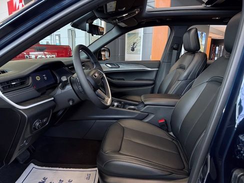 New 2026 Jeep Grand Cherokee Limited w/ Luxury Tech Group II AWD/4WD image 17
