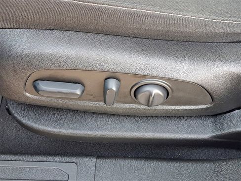 Used 2022 GMC Acadia SLE w/ Driver Convenience Package image 6