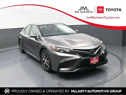 Used 2024 Toyota Camry SE FWD image 1