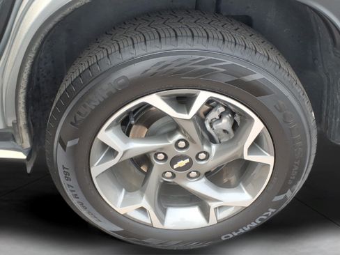 Used 2025 Chevrolet Trax LT FWD image 14