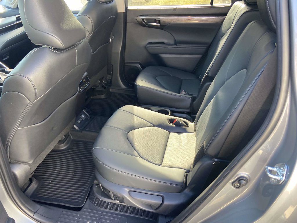 Used 2026 Toyota Highlander Limited AWD/4WD image 17