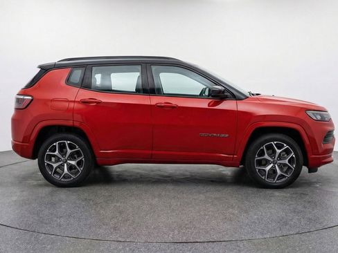 Used 2025 Jeep Compass Limited AWD/4WD image 11