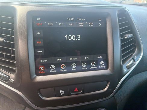 Used 2020 Jeep Cherokee Trailhawk AWD/4WD image 22