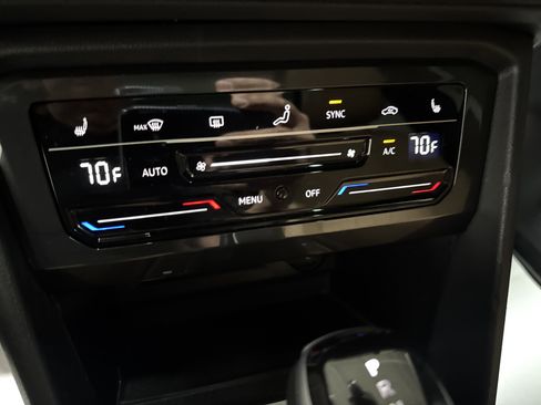 Certified 2024 Volkswagen Tiguan SE R-Line AWD/4WD image 21