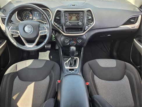 Used 2017 Jeep Cherokee Sport FWD image 23
