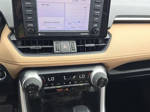 Used 2021 Toyota RAV4 XLE Premium FWD image 11