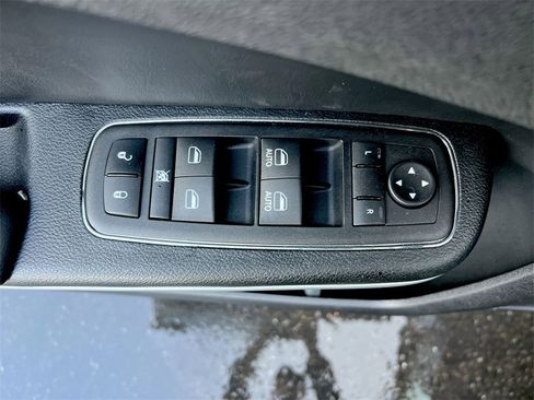 Used 2023 Chrysler 300 Touring w/ Sport Appearance Package image 20