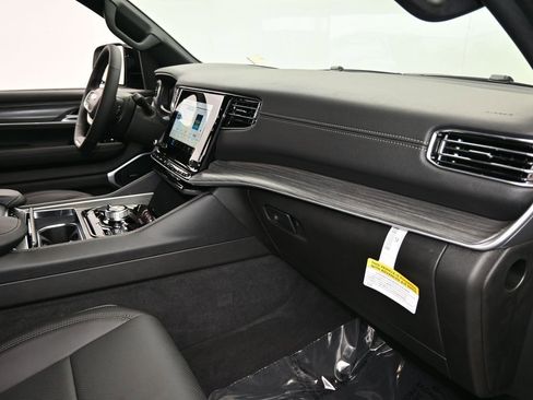 Used 2023 Jeep Wagoneer L Series III w/ Preferred Equipment Group image 49