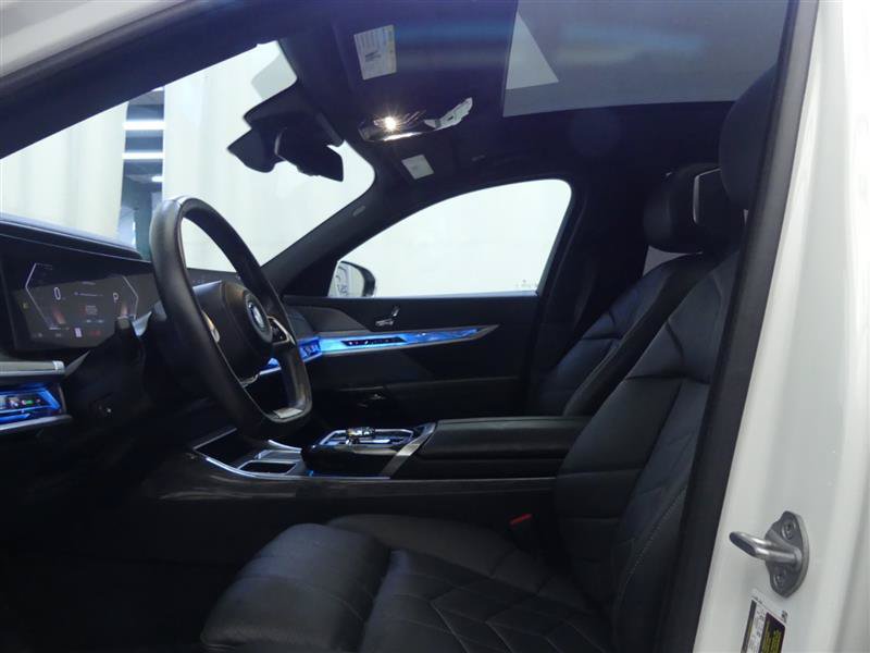 Used 2024 BMW i7 xDrive60 w/ Premium Package AWD/4WD image 21