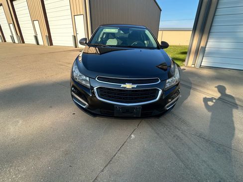 Used 2015 Chevrolet Cruze LS FWD image 2