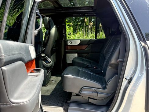 Used 2024 Lincoln Navigator L Reserve AWD/4WD image 18