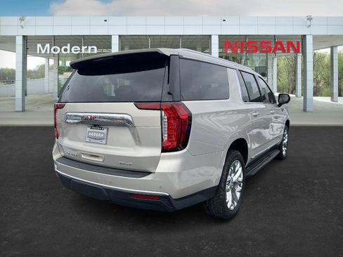 Used 2021 GMC Yukon XL SLT w/ Rear Media and Nav Package image 4