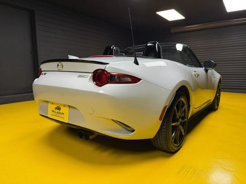 Used 2016 MAZDA MX-5 Miata Club RWD image 6