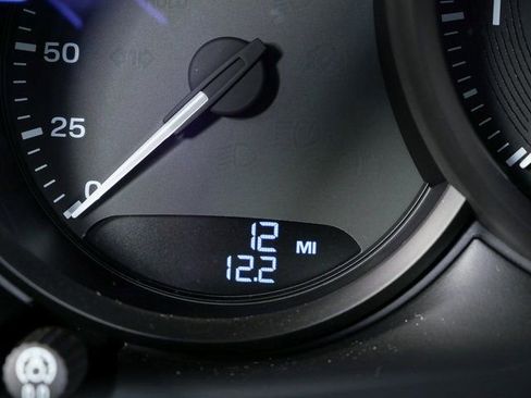 New 2026 Porsche Macan AWD image 9