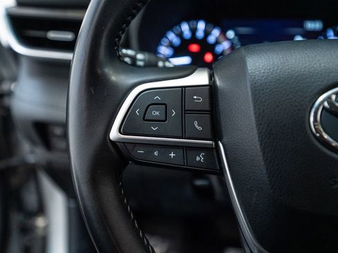 Used 2023 Toyota Highlander LE FWD image 19