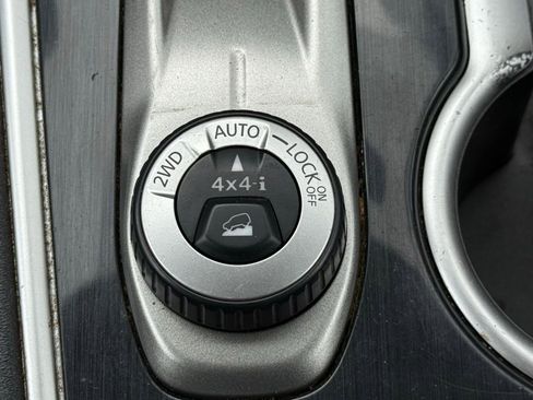 Used 2019 Nissan Pathfinder S image 24