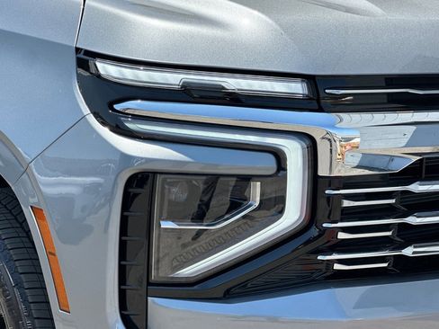 New 2025 Chevrolet Suburban Premier image 33