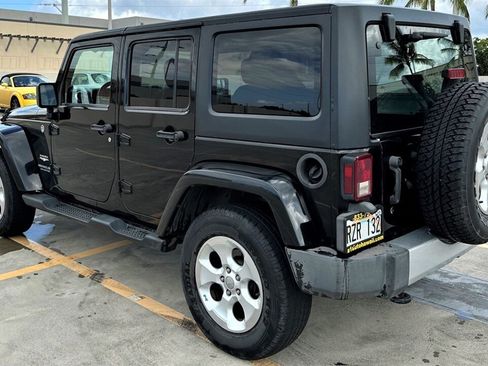 Used 2013 Jeep Wrangler Unlimited Sahara AWD/4WD image 3