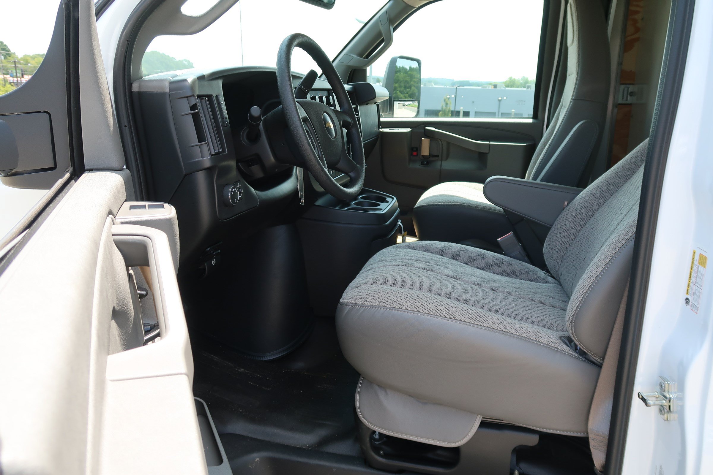 Used 2025 Chevrolet Express 3500 w/ Power Convenience Package RWD image 14