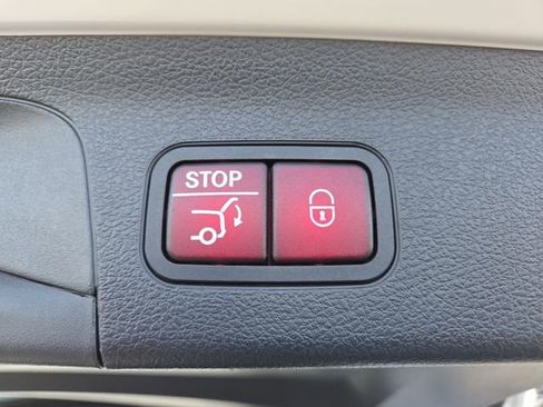 Used 2024 Mercedes-Benz GLS 450 4MATIC image 21