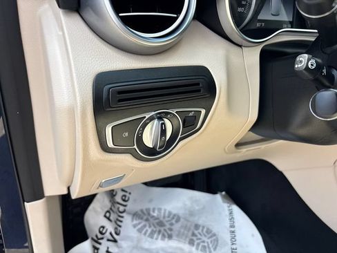 Used 2019 Mercedes-Benz GLC 300 4MATIC image 17