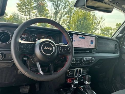 Used 2024 Jeep Wrangler Rubicon w/ Technology Group AWD/4WD image 16