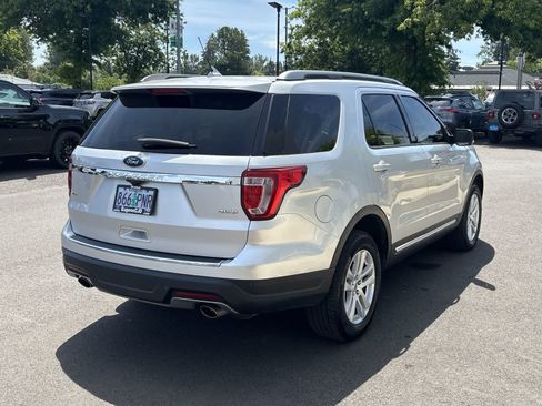 Used 2018 Ford Explorer XLT w/ Equipment Group 202A AWD/4WD image 5