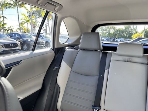 Used 2021 Toyota RAV4 XLE Premium image 18