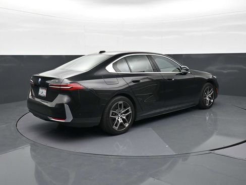 Used 2026 BMW i5 eDrive40 w/ Executive Package RWD image 5