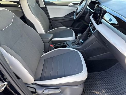 Used 2025 Volkswagen Taos SE image 14