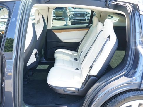 Used 2018 Tesla Model X 75D AWD/4WD image 14