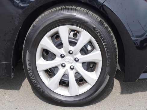 Used 2025 Toyota Corolla LE image 5