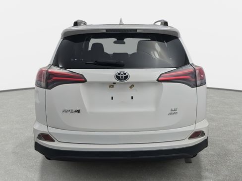 Used 2018 Toyota RAV4 LE image 6