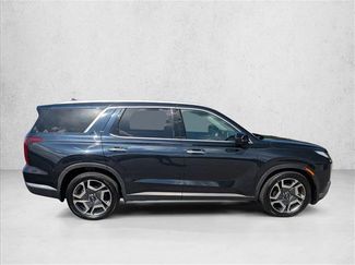 Used 2023 Hyundai Palisade Limited w/ Winter Package FWD video 4
