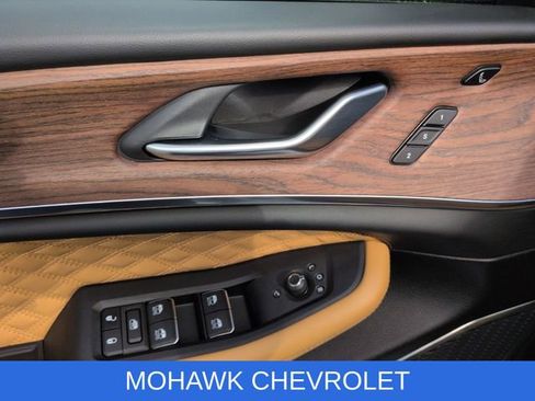Used 2025 Jeep Grand Cherokee Summit AWD/4WD image 24