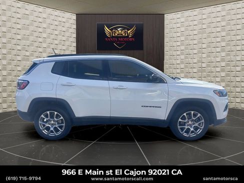 Used 2023 Jeep Compass Latitude AWD/4WD image 7